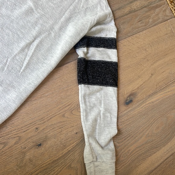 grey long sleeve - Picture 2 of 3